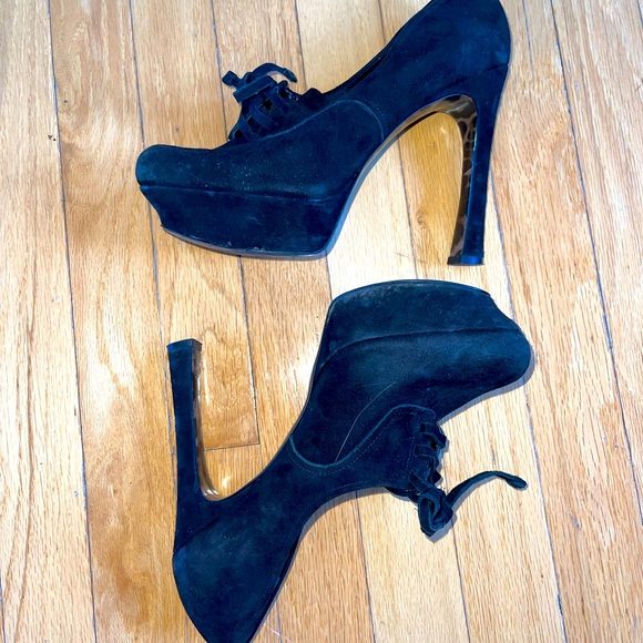 GUESS Black Suede Lace Up Platform Heels, Size 8.5 - Picture 2 of 3